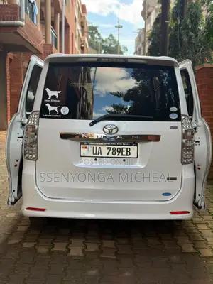 Toyota Noah 2012 White