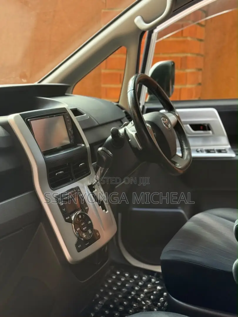 Toyota Noah 2012 White