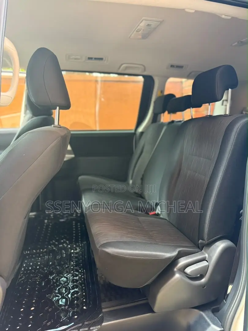 Toyota Noah 2012 White