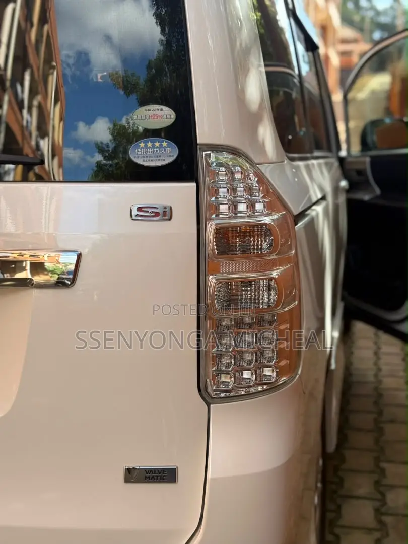 Toyota Noah 2012 White