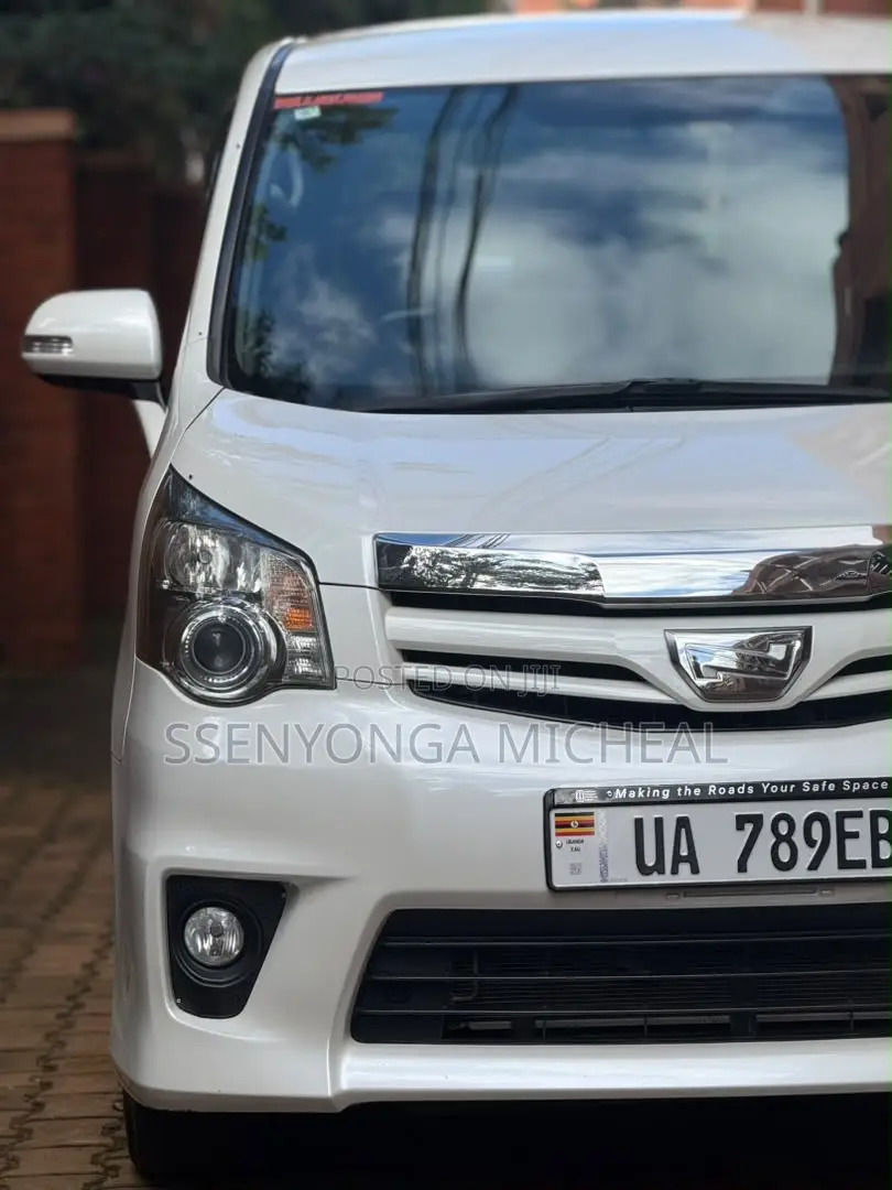 Toyota Noah 2012 White