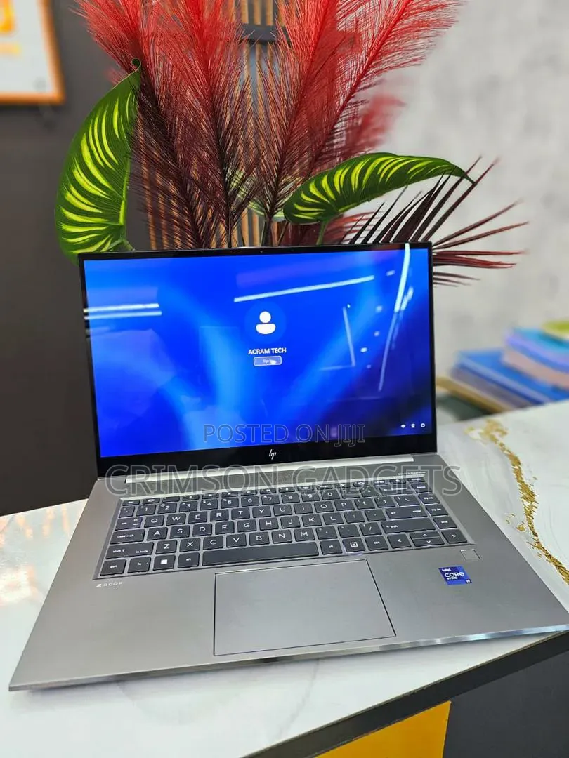 New Laptop HP ZBook Studio G8 16GB Intel Core i5 SSD 512GB