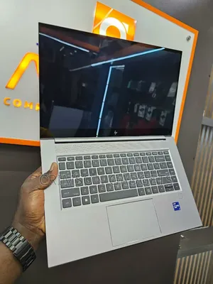 New Laptop HP ZBook Studio G8 16GB Intel Core i5 SSD 512GB