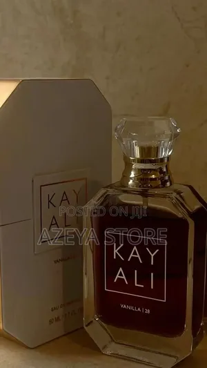 Kayali Vanilla Candy Rock Sugar