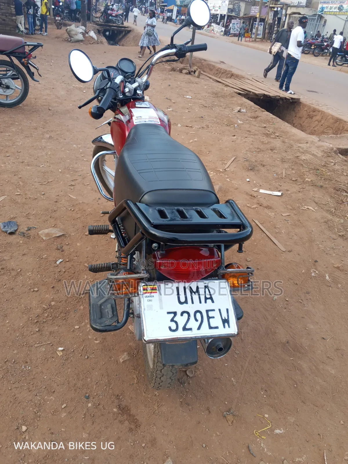 Bajaj Boxer 100 2025 Red