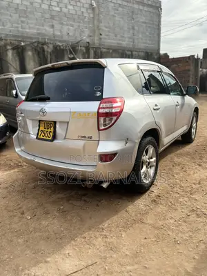 Toyota RAV4 2010 Silver