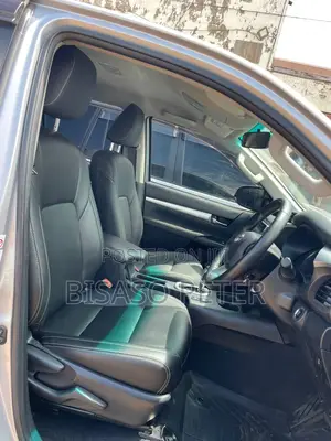 Toyota Hilux SR5 4x4 2018 Silver