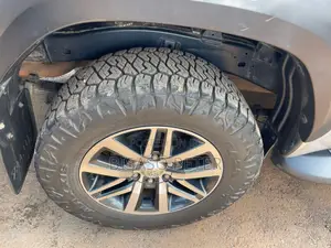 Toyota Hilux SR5 4x4 2018 Silver