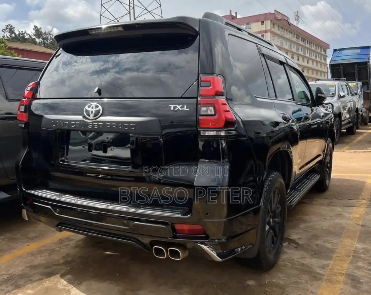 Toyota Land Cruiser Prado 2.7 2023 Black