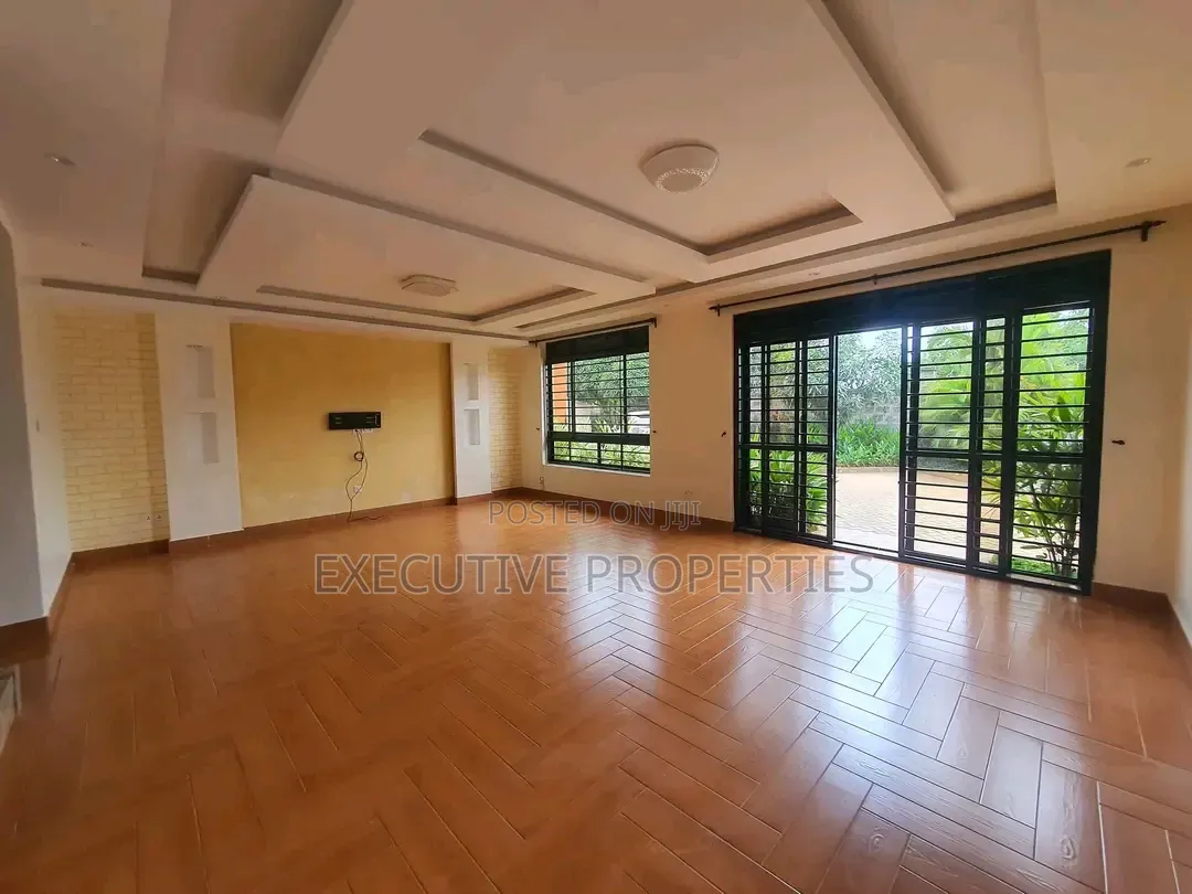 3bdrm Villa in Muyenga, Central Division for rent