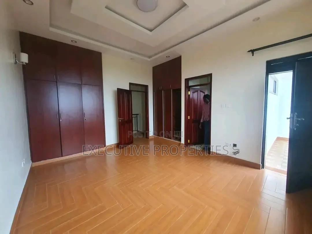 3bdrm Villa in Muyenga, Central Division for rent