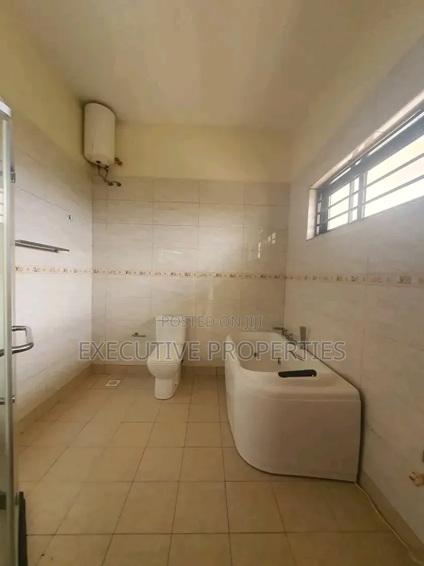 3bdrm Villa in Muyenga, Central Division for rent