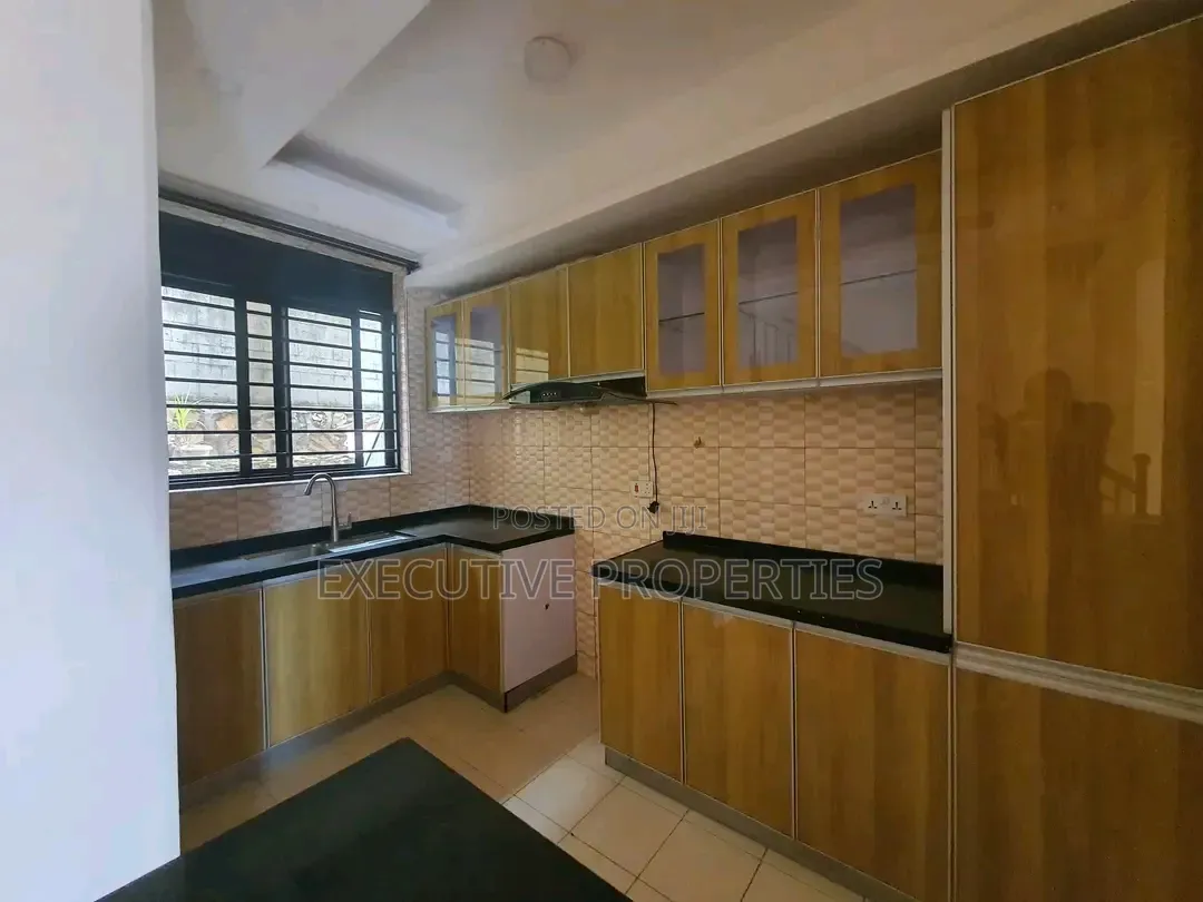 3bdrm Villa in Muyenga, Central Division for rent