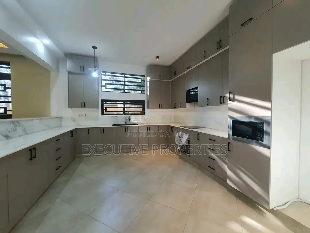 5bdrm Duplex in Buziga, Central Division for rent