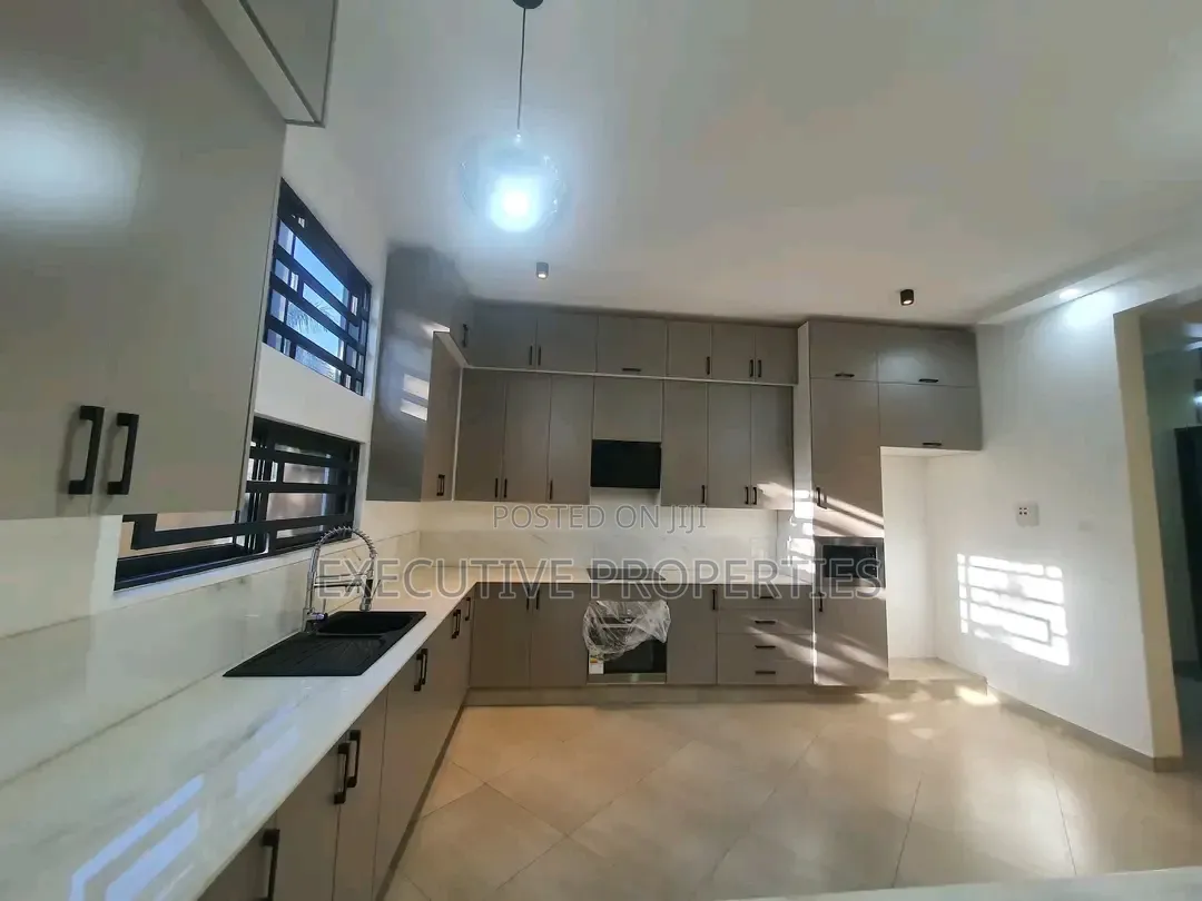 5bdrm Duplex in Buziga, Central Division for rent