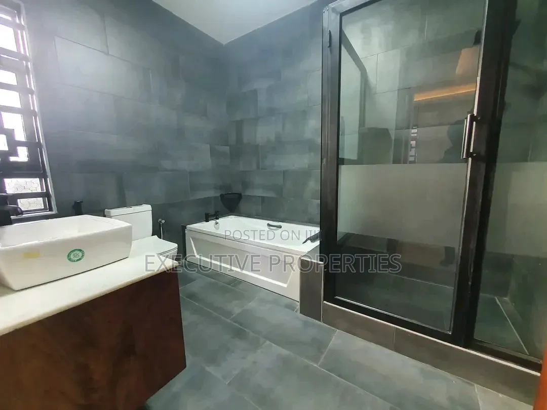 5bdrm Duplex in Buziga, Central Division for rent