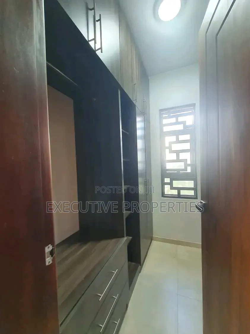 5bdrm Duplex in Buziga, Central Division for rent