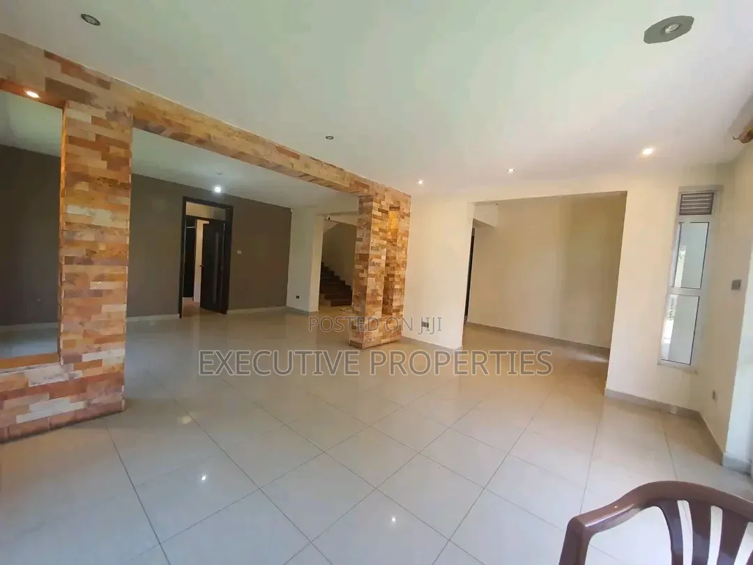 4bdrm Duplex in Buziga, Central Division for rent