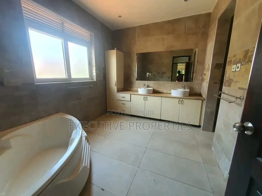 4bdrm Duplex in Buziga, Central Division for rent