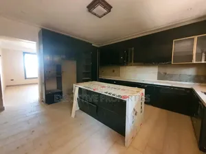 5bdrm Duplex in Mmunyonyo, Central Division for rent