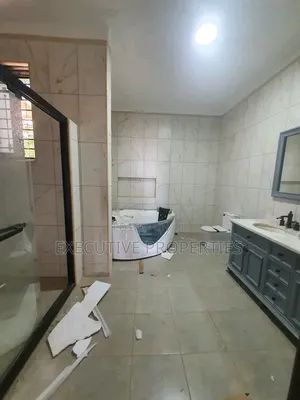 5bdrm Duplex in Mmunyonyo, Central Division for rent