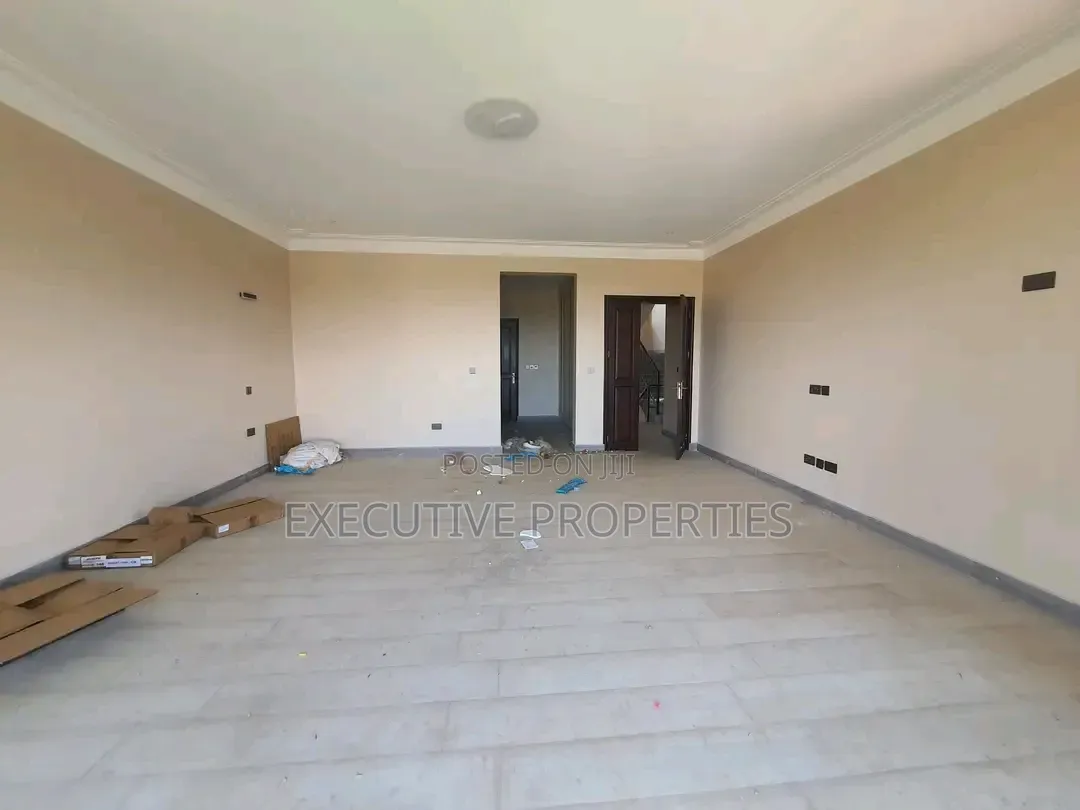 5bdrm Duplex in Mmunyonyo, Central Division for rent