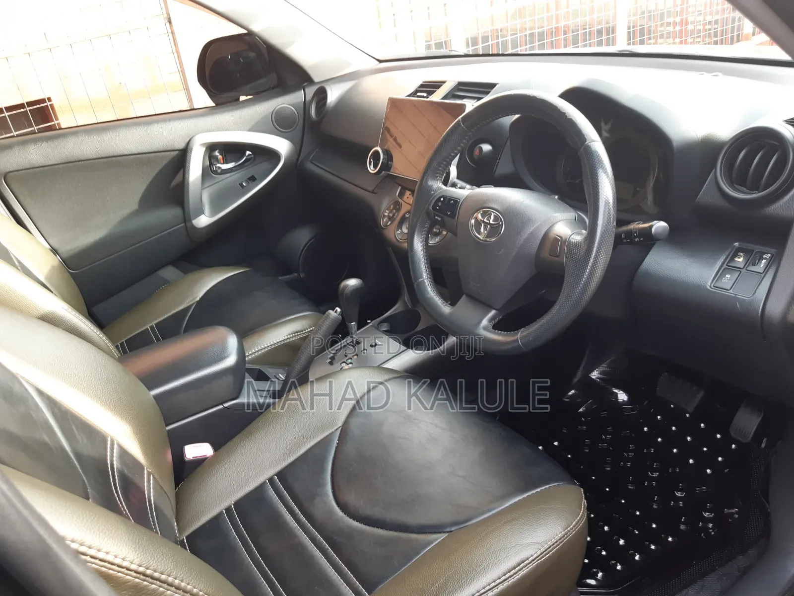 Toyota Vanguard 2010 Black