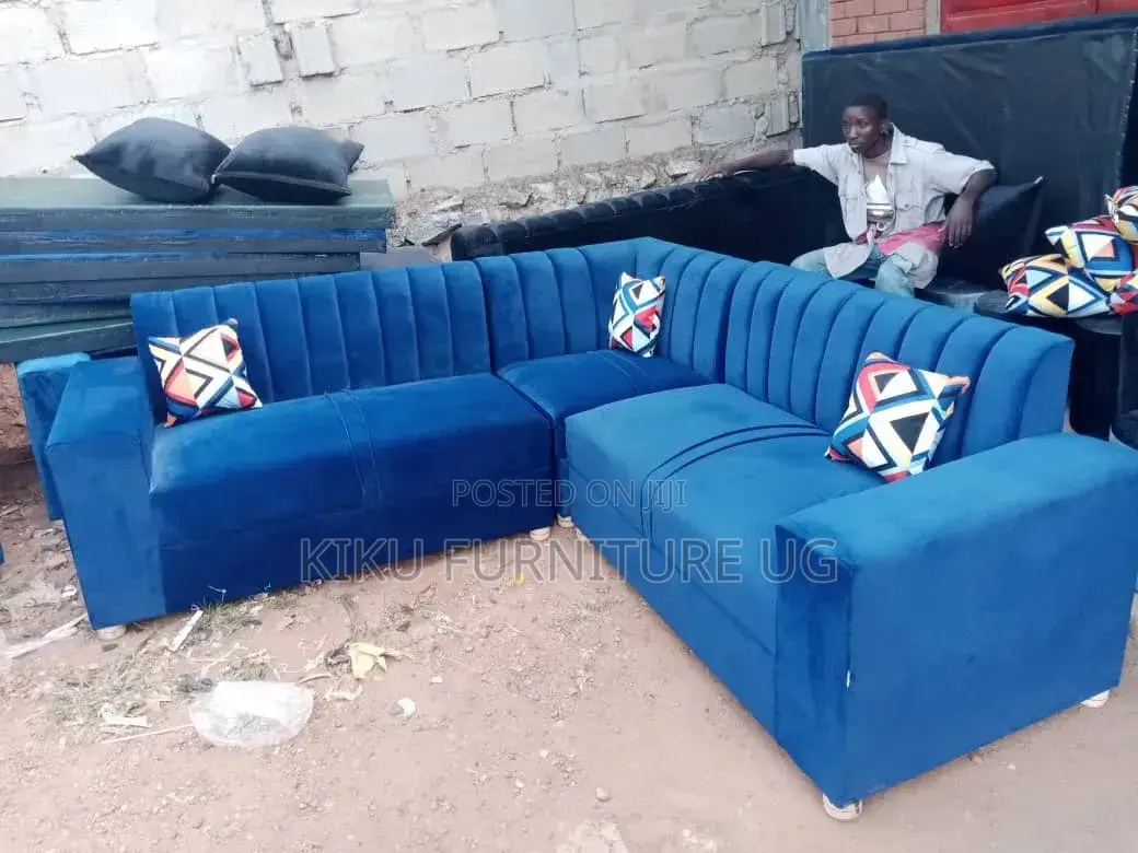 Five Seater v Sofa Set