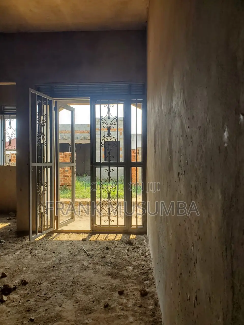 5bdrm Bungalow in Busukuma for sale
