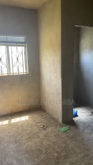 5bdrm Bungalow in Busukuma for sale