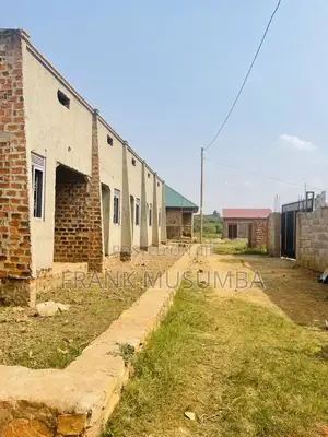 5bdrm Bungalow in Busukuma for sale