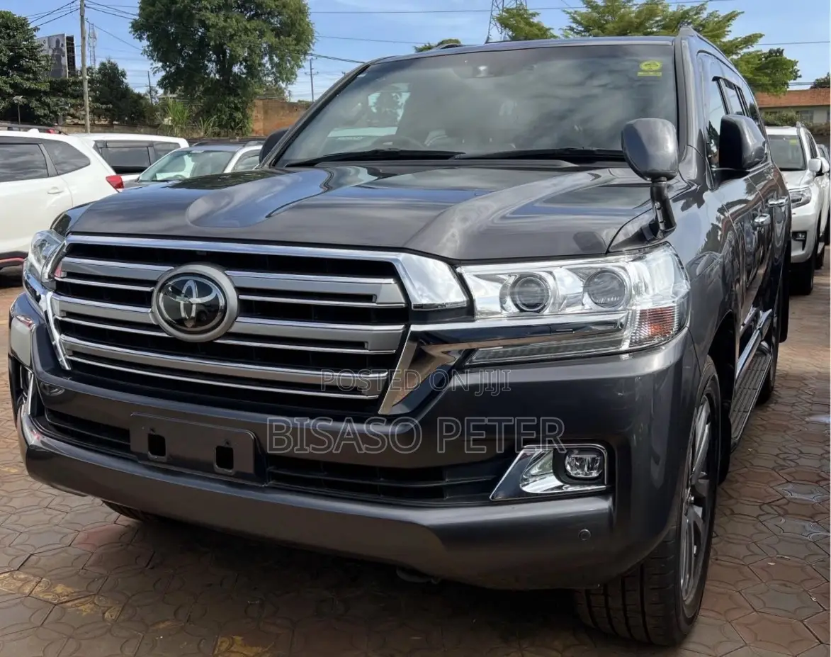 Toyota Land Cruiser 4.6 V8 ZX 2018 Gray