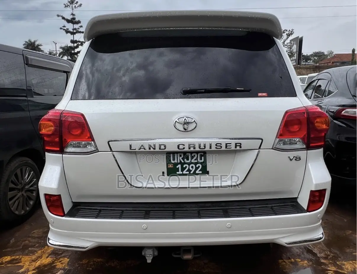 Toyota Land Cruiser 4.6 V8 ZX 2013 White