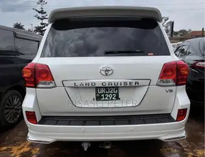 Toyota Land Cruiser 4.6 V8 ZX 2013 White