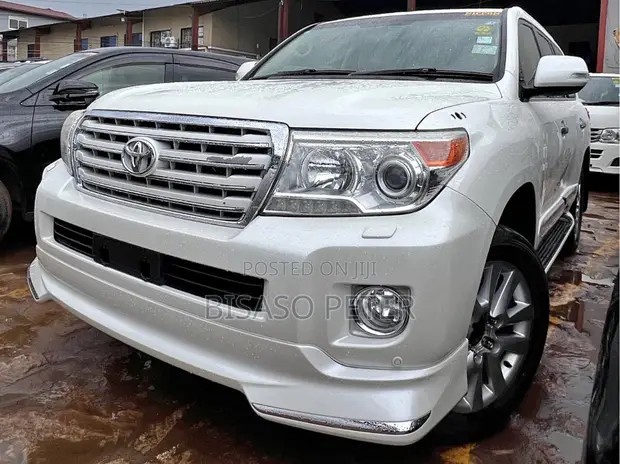 Toyota Land Cruiser 4.6 V8 ZX 2013 White for sale - Bisaso Peter