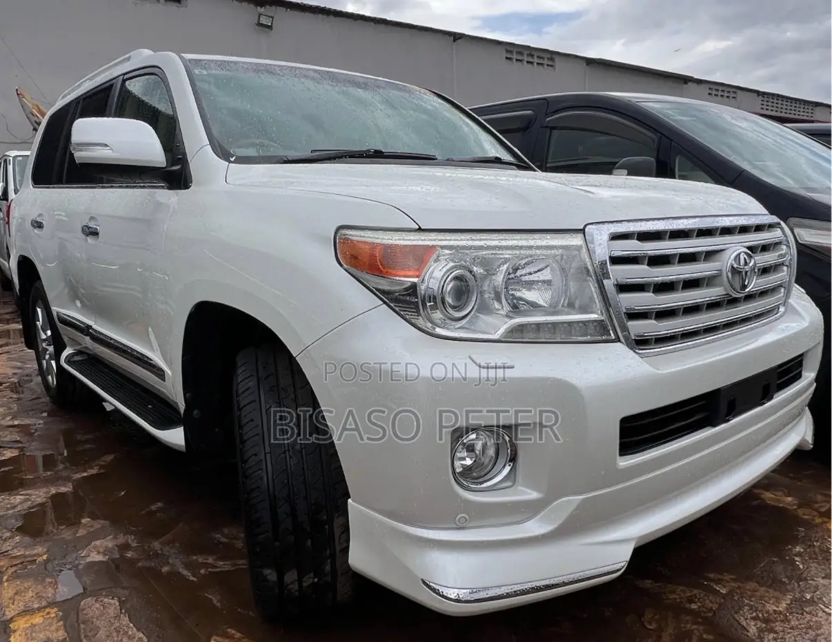 Toyota Land Cruiser 4.6 V8 ZX 2013 White