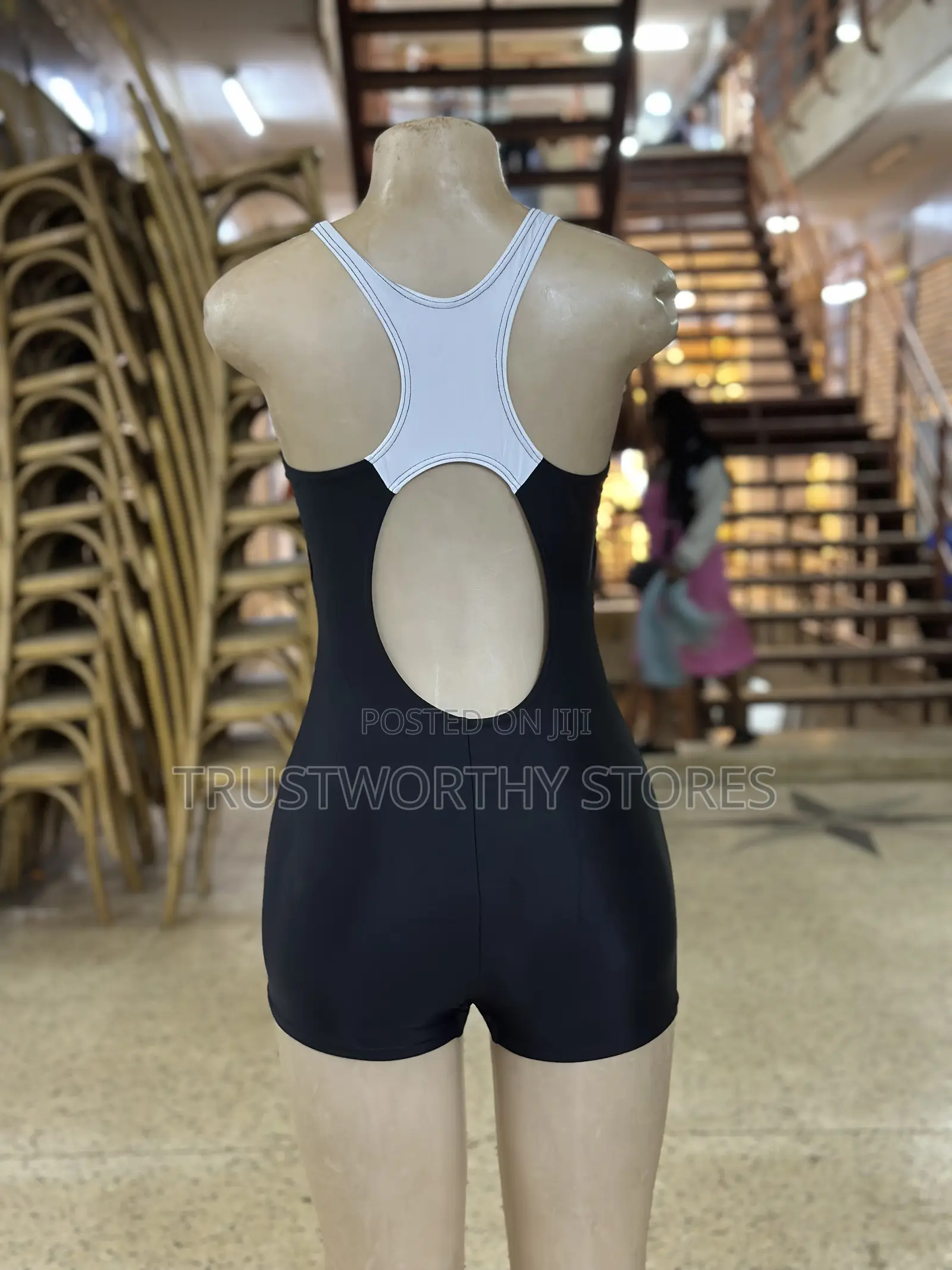Stretching Black Swimwear