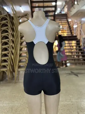 Stretching Black Swimwear