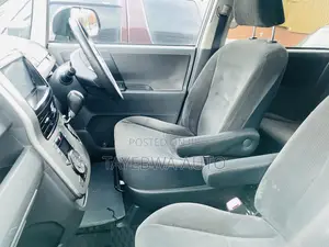 Toyota Noah 2010 Silver