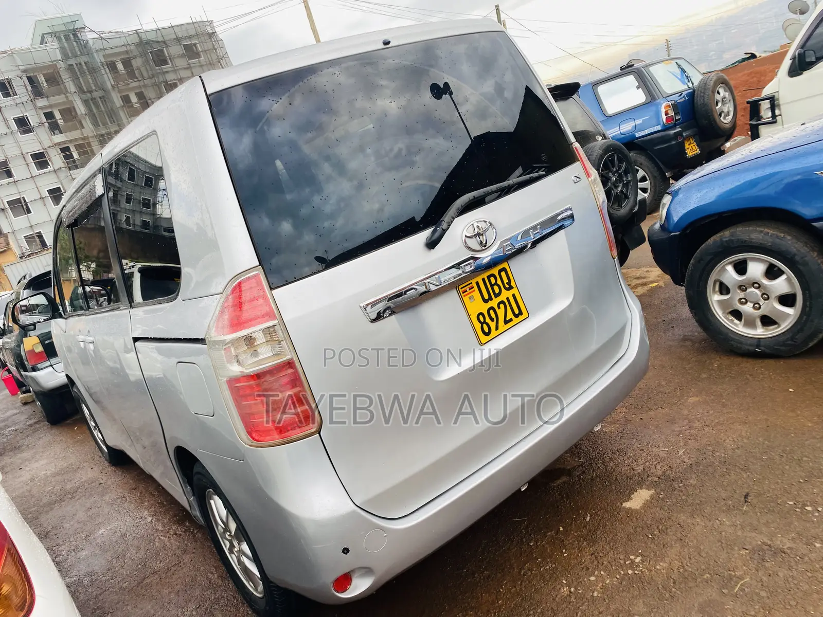 Toyota Noah 2010 Silver