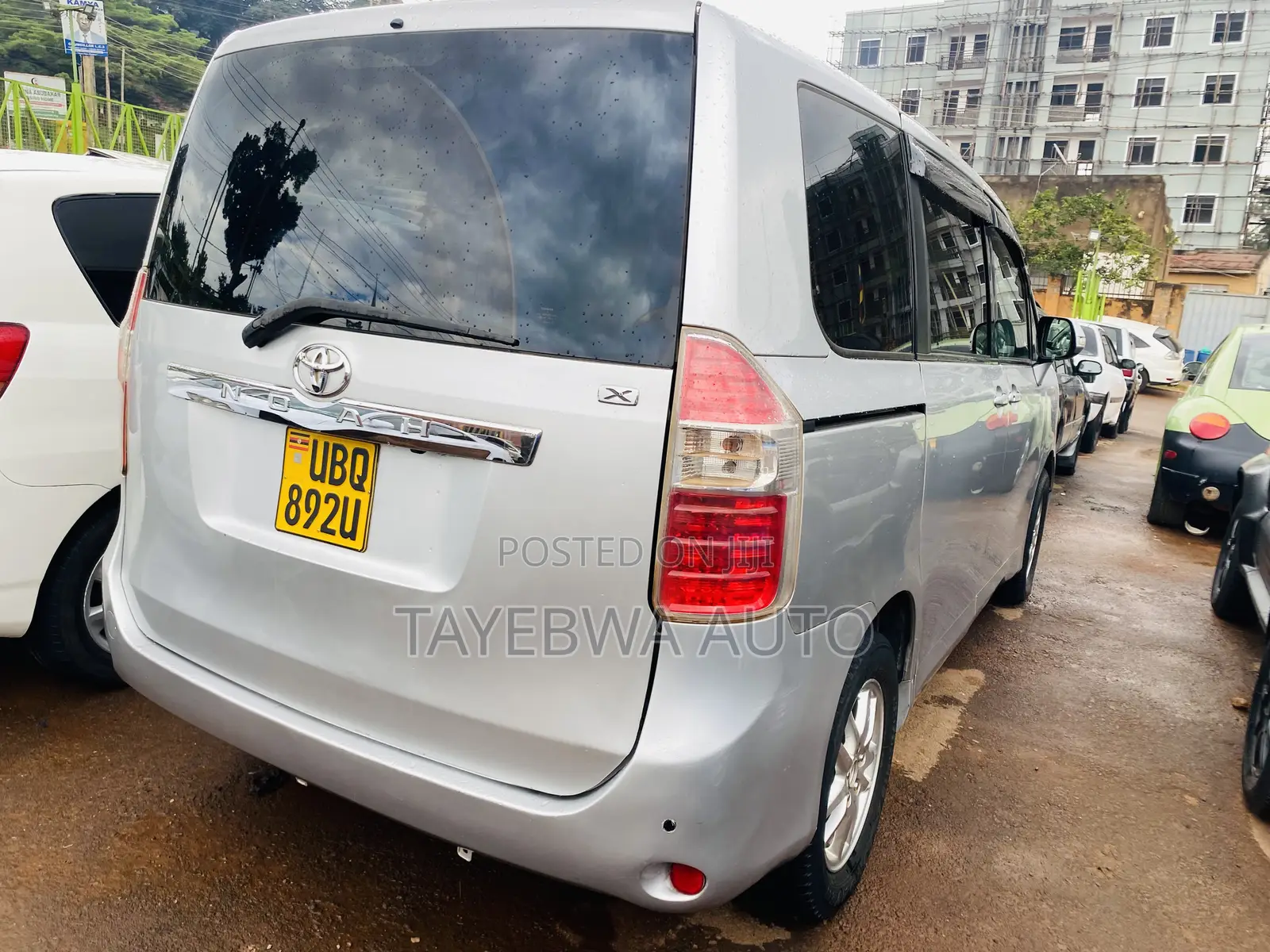 Toyota Noah 2010 Silver