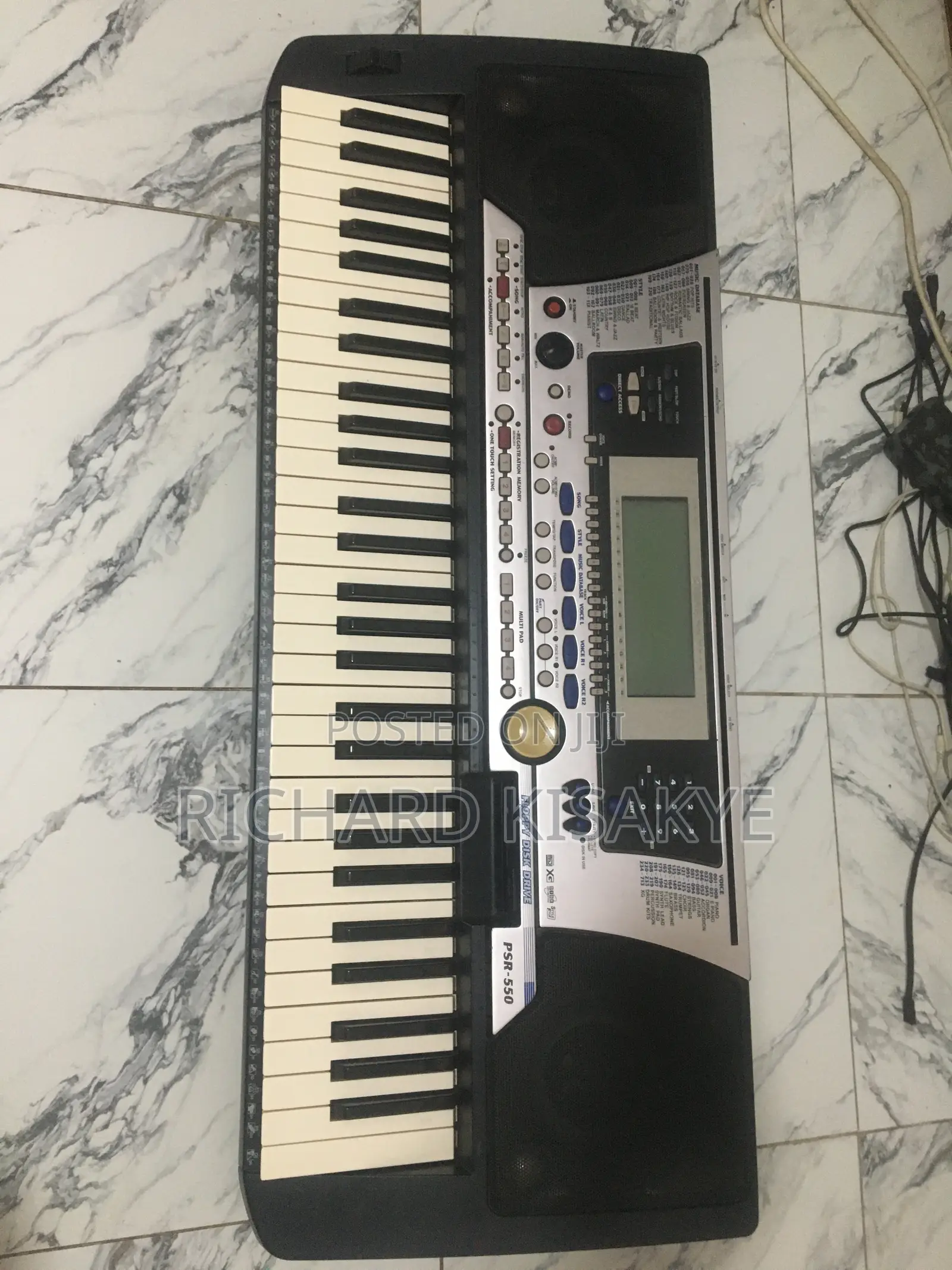 Yamaha PSR-550 61-Key Arranger Workstation Classic Sounds 16-Track