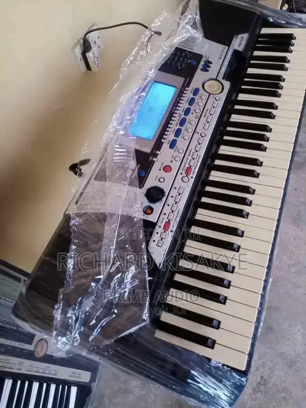 Yamaha PSR-550 61-Key Arranger Workstation Classic Sounds 16-Track