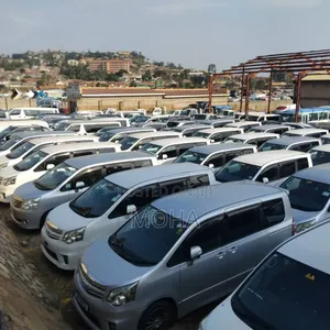 Toyota Noah 2.0 158hp FWD (7 Seater) 2012 White