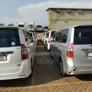Toyota Noah 2.0 158hp FWD (7 Seater) 2012 White