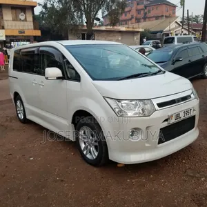 Mitsubishi Diamante 2008 White