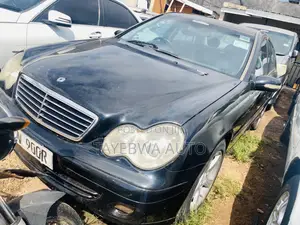 Mercedes-Benz C200 2002 Black