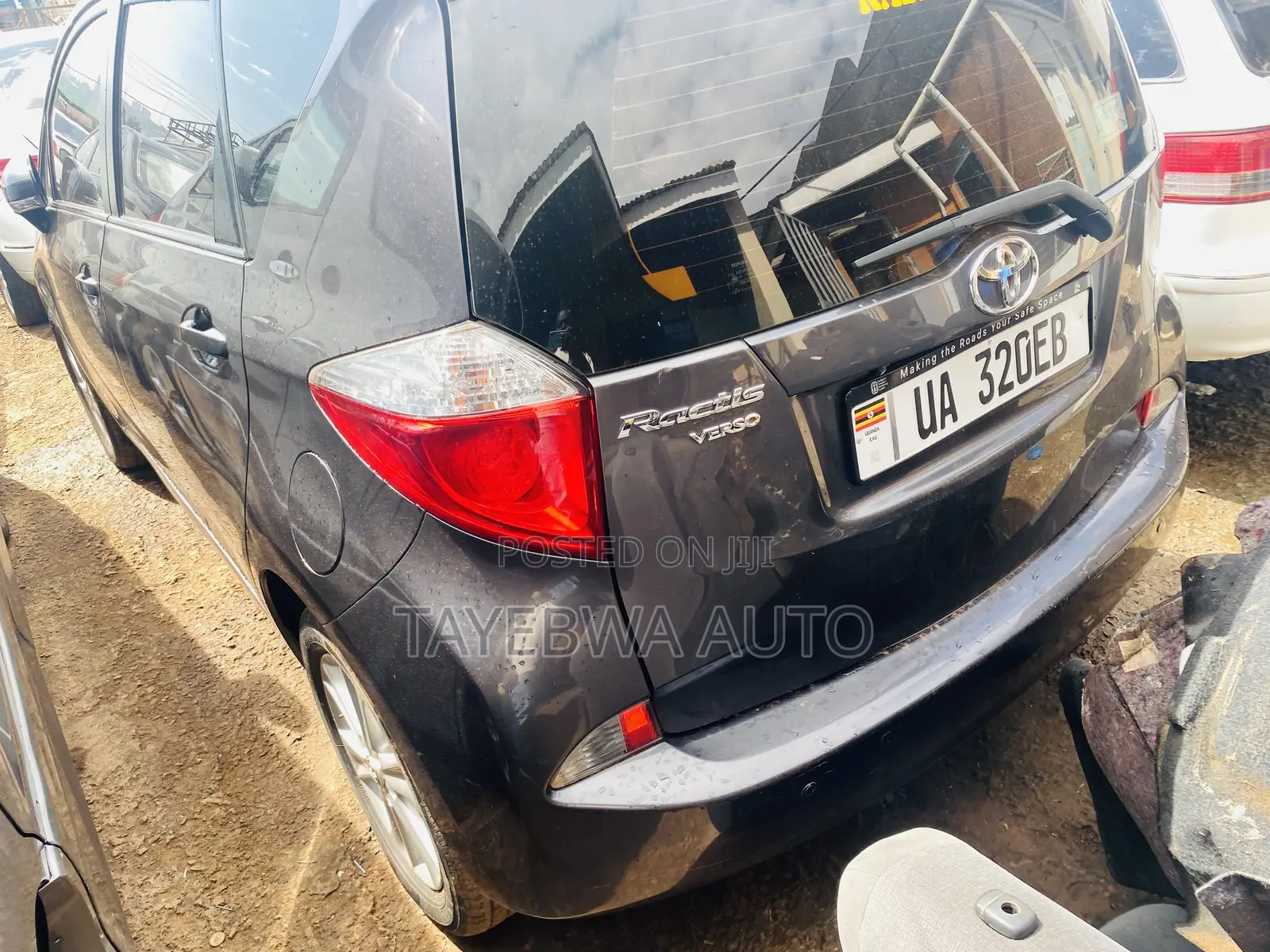 Toyota Ractis 1.5 FWD 2010 Gray
