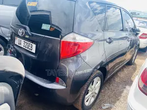 Toyota Ractis 1.5 FWD 2010 Gray