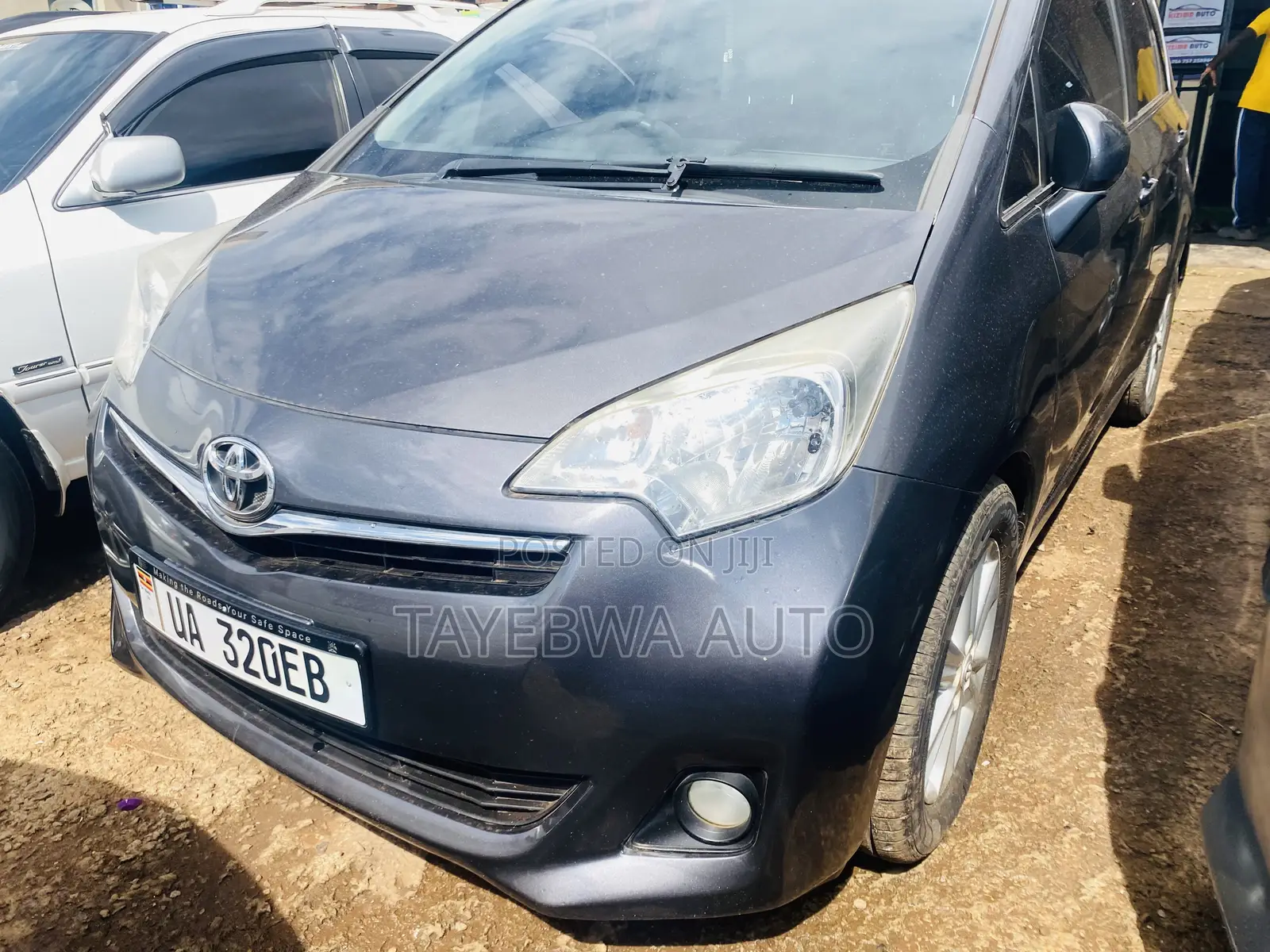Toyota Ractis 1.5 FWD 2010 Gray